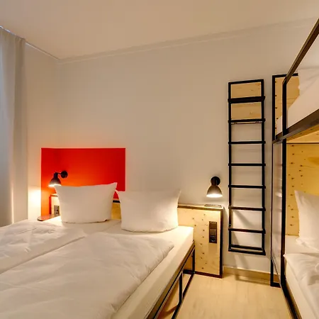 Meininger Hauptbahnhof 3* Λειψία